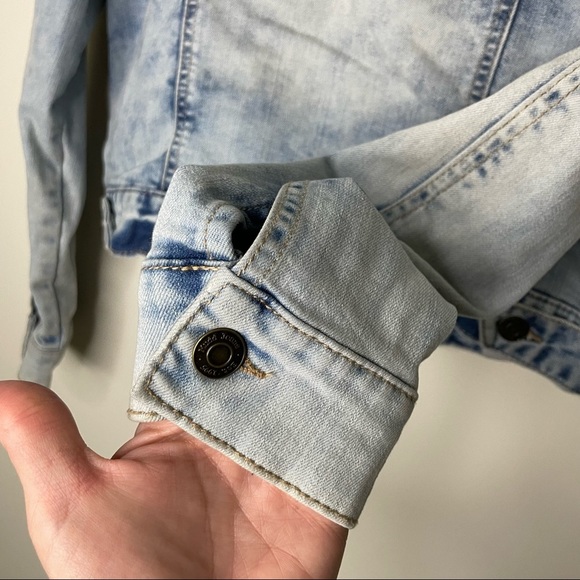 Mudd Acid Washed Distressed Denim Jacket. Size Large. Juniors - Picture 5 of 7